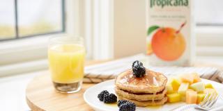 Crêpes au biscuit graham et à l'orange avec sirop à l'orange
